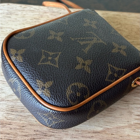 Authentic Louis Vuitton Monogram Mini Lin Pochette Cancun Crossbody Pouch - Picture 4 of 13